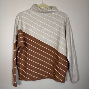 Tahari Beige and White Knit Top